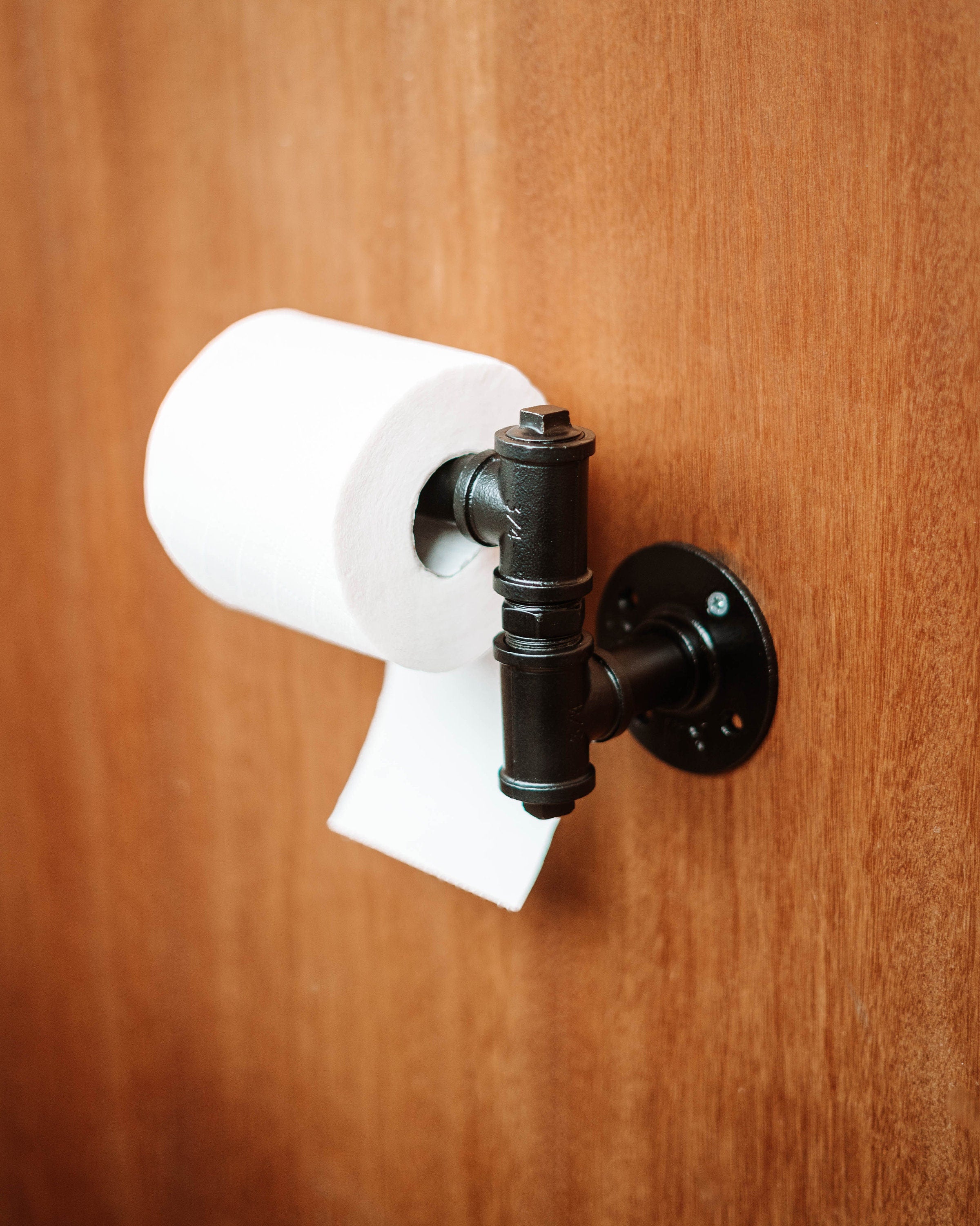Modern Toilet Roll Holder supporting toiletroll, highlighting its practical and wall-mounted design