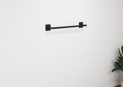 Minimalist square towel holder made from sturdy metal, featuring an industrial design. Ideal for organizing towels in the bathroom, adding a modern touch to decor. Durable and easy to install.