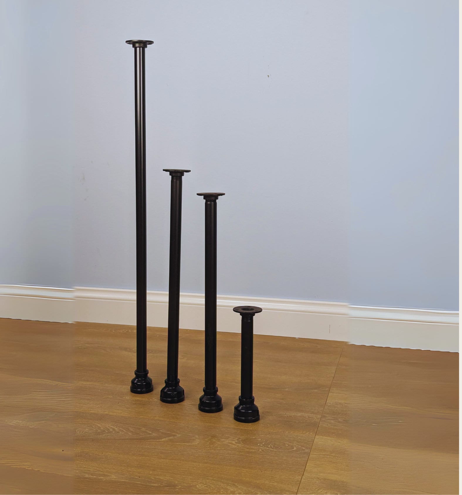 customizable furniture legs made from 3/4" malleable pipe in steampunk style. Available in various colors and adjustable heights from 10cm to 120cm. Ideal for enhancing furniture or DIY projects.