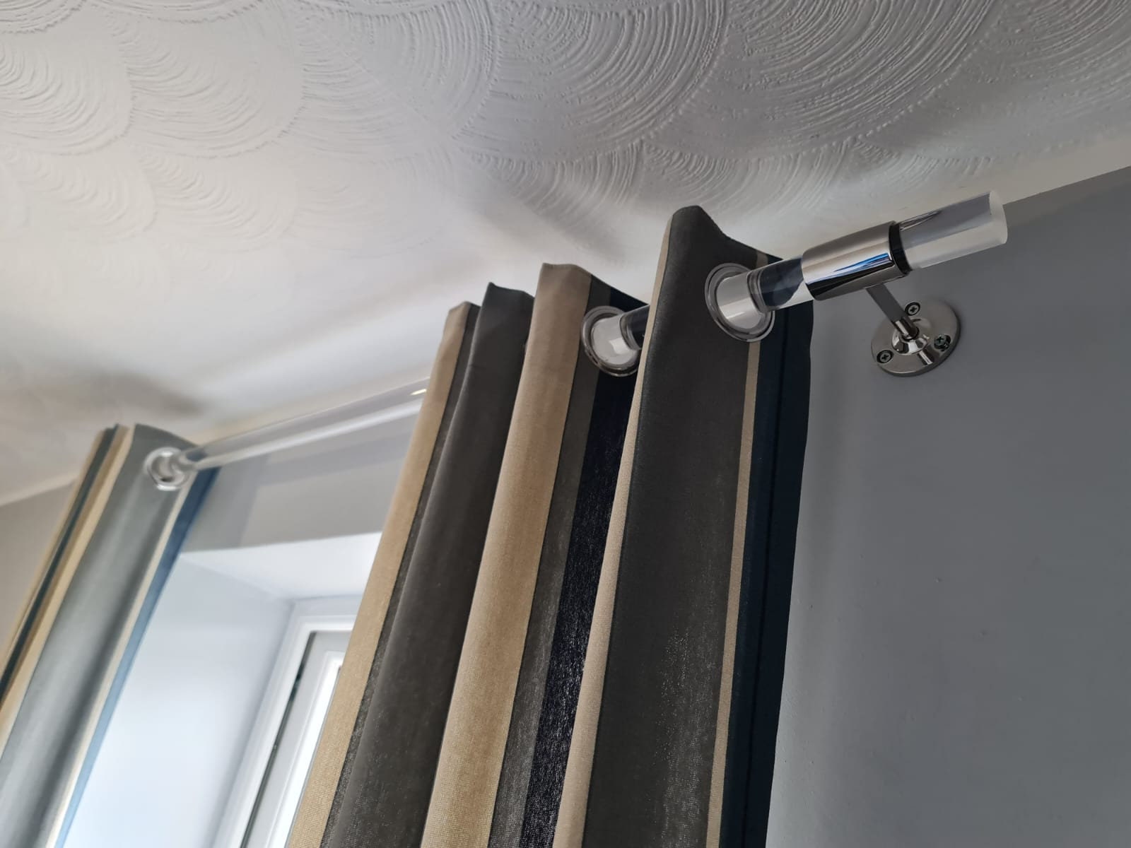 Modern Acrylic Curtain Pole with Nickel Brackets