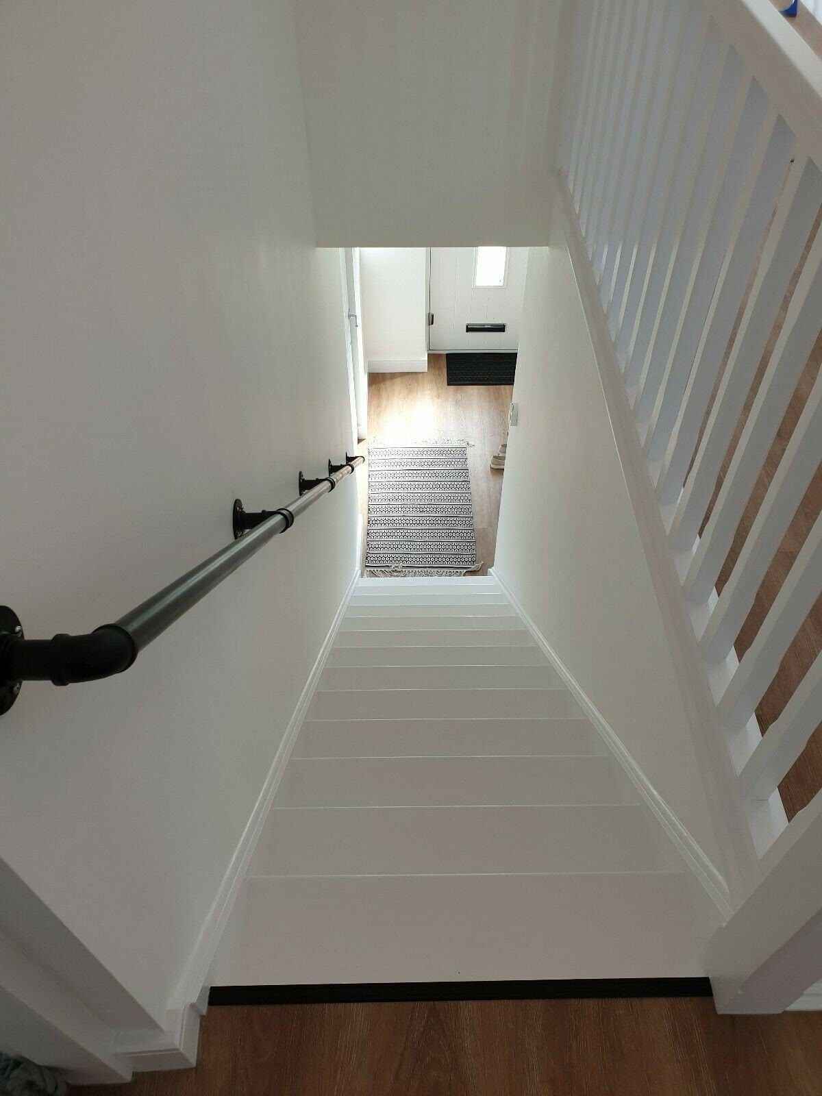 Pen Custom-Made Industrial Pipe Stair Handrail
