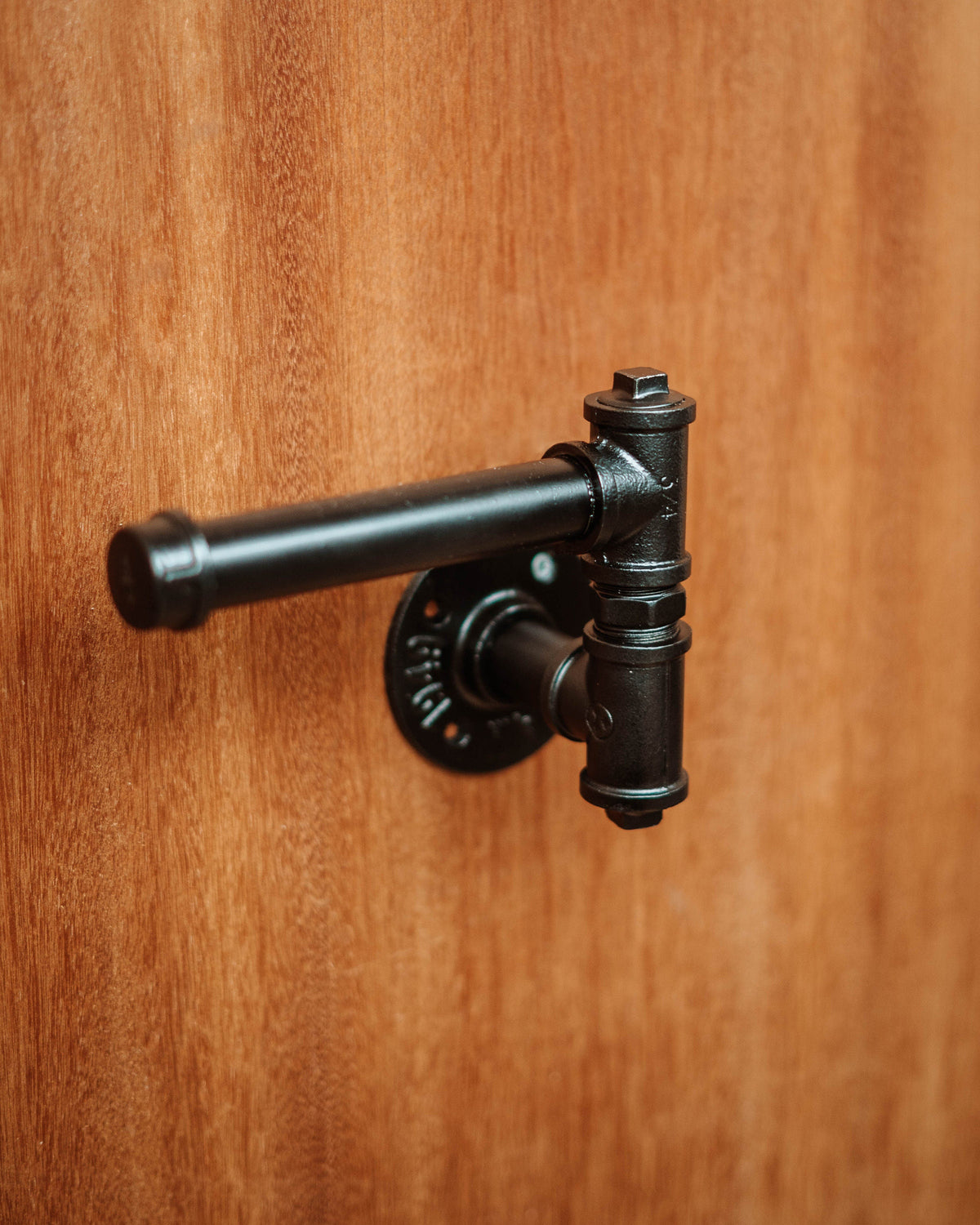 Modern Toilet Roll Holder supporting toiletroll, highlighting its practical and wall-mounted design