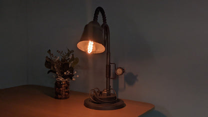 Stylish Side Table Lamp with industrial light design, perfect for enhancing room ambiance.Stylish Side Table Lamp with industrial light design, perfect for enhancing room ambiance.